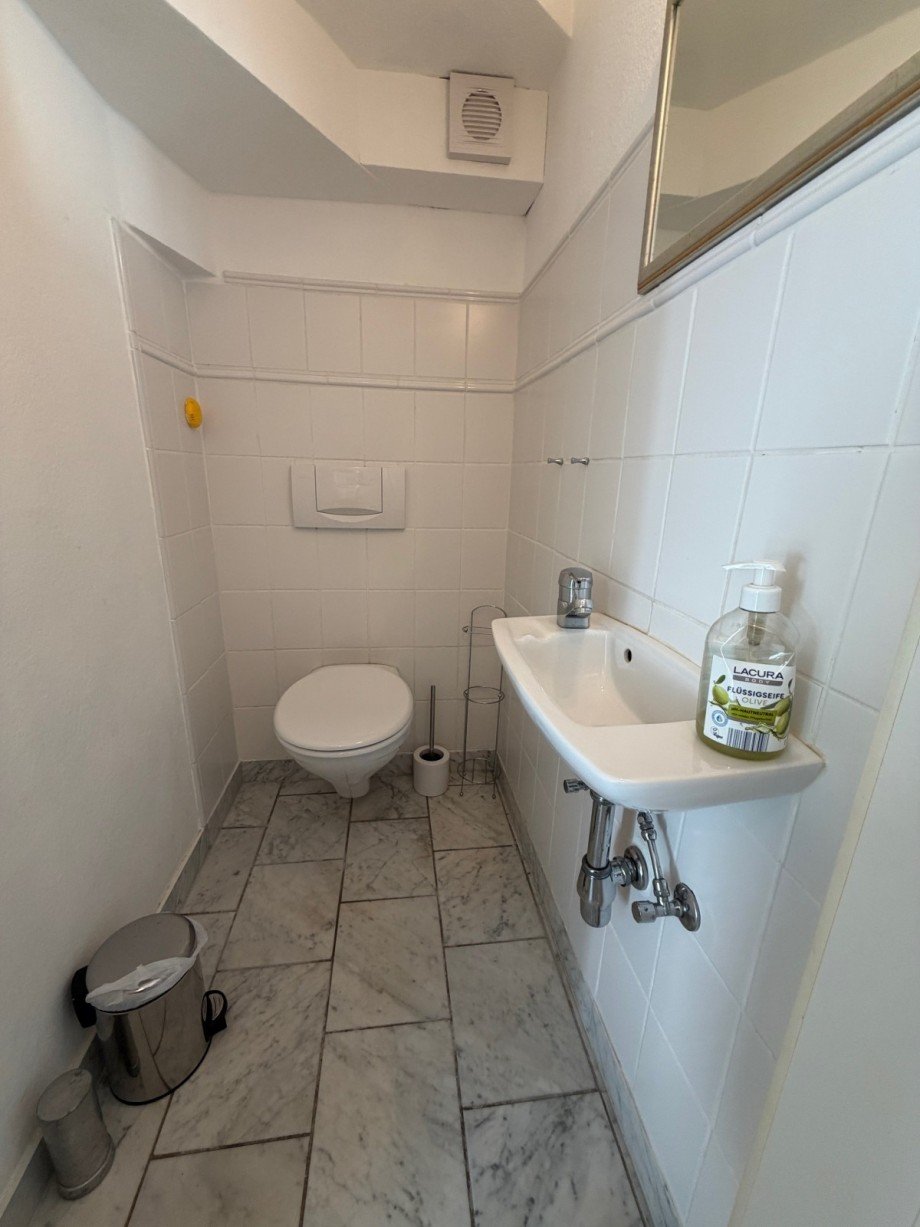 G�ste-WC Doppelhaush�lfte B�sum