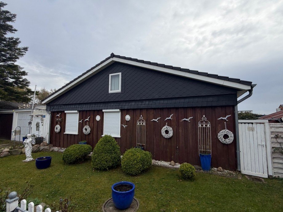 Haus von rechts Einfamilienhaus Warwerort