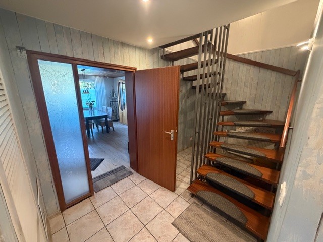 Flur unten Reihenmittelhaus Osterr�nfeld