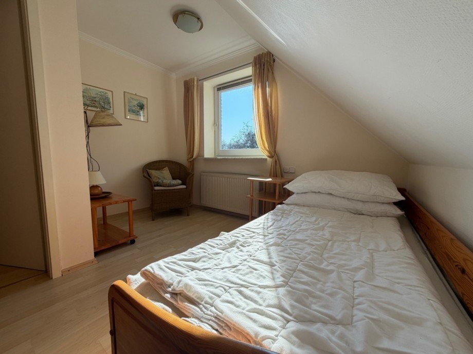 Schlafzimmer 2 Doppelhaush�lfte B�sum