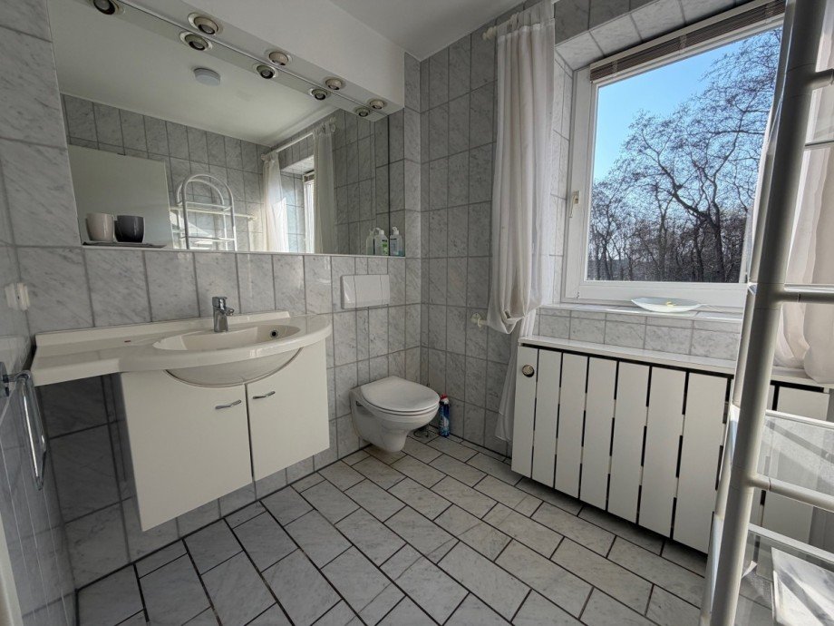Badezimmer 1 Doppelhaush�lfte B�sum