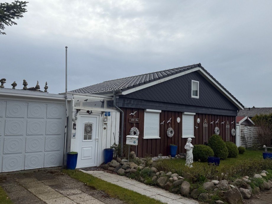 Haus von vorne links Einfamilienhaus Warwerort